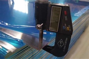 כמה עולה יריעת אלומיניום בגודל 4x8